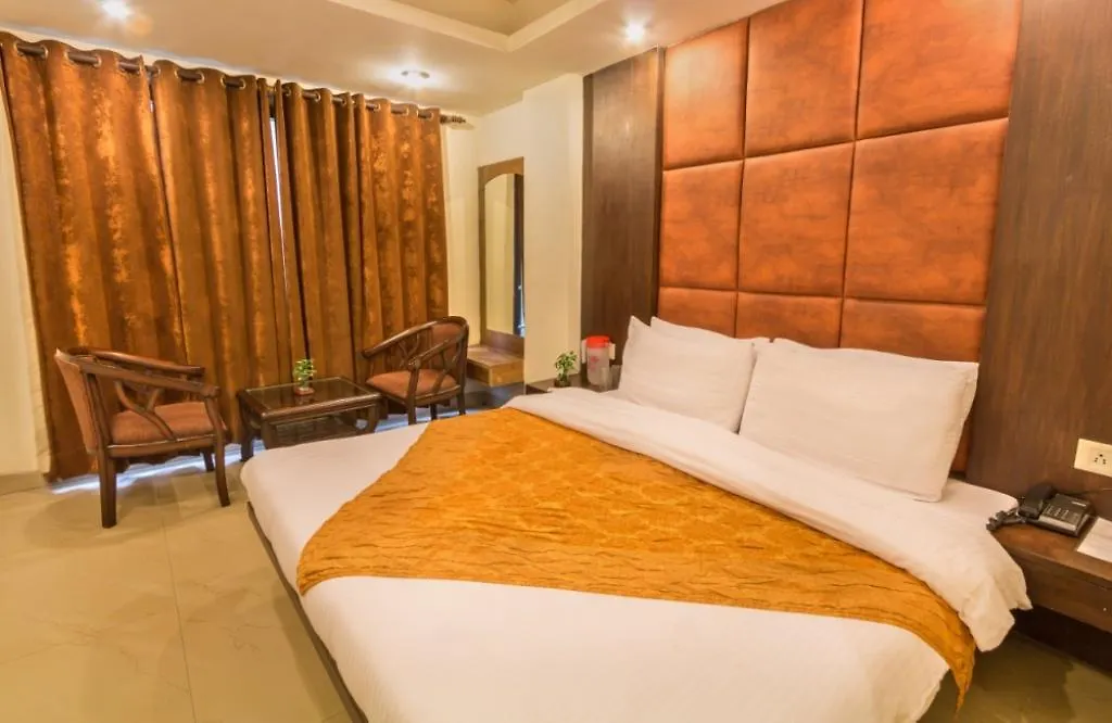 מוסורי Hotel Howard International