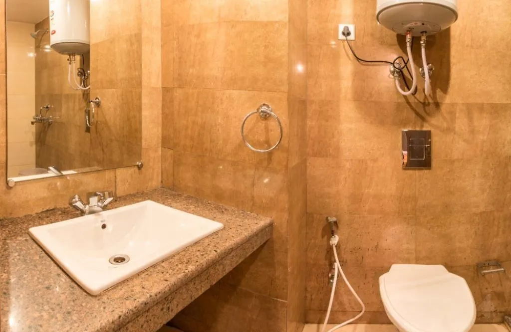מוסורי Hotel Howard International