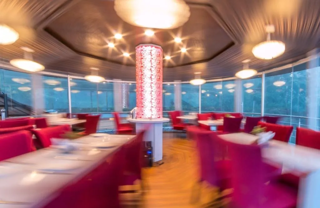 מוסורי Hotel Howard International